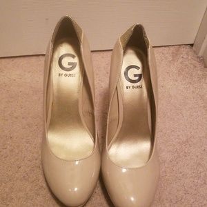 Good condition guess pumps